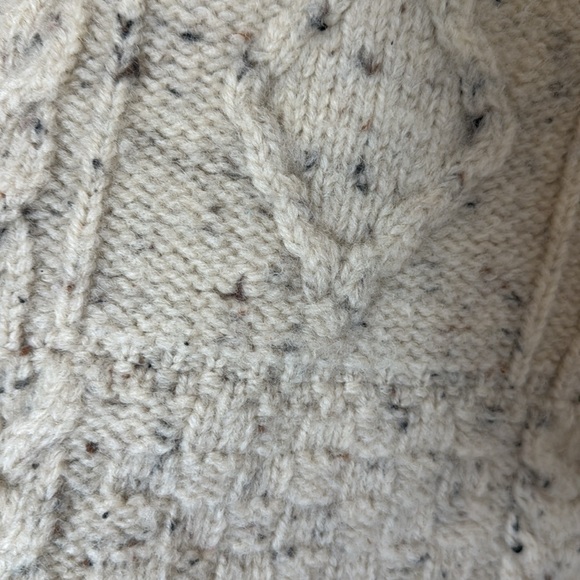 Celtic Country small thick cream cable knit sweater - Picture 9 of 10